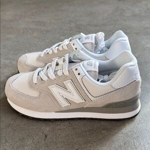 BNIB NEW BALANCE 574 CORE SNEAKERS